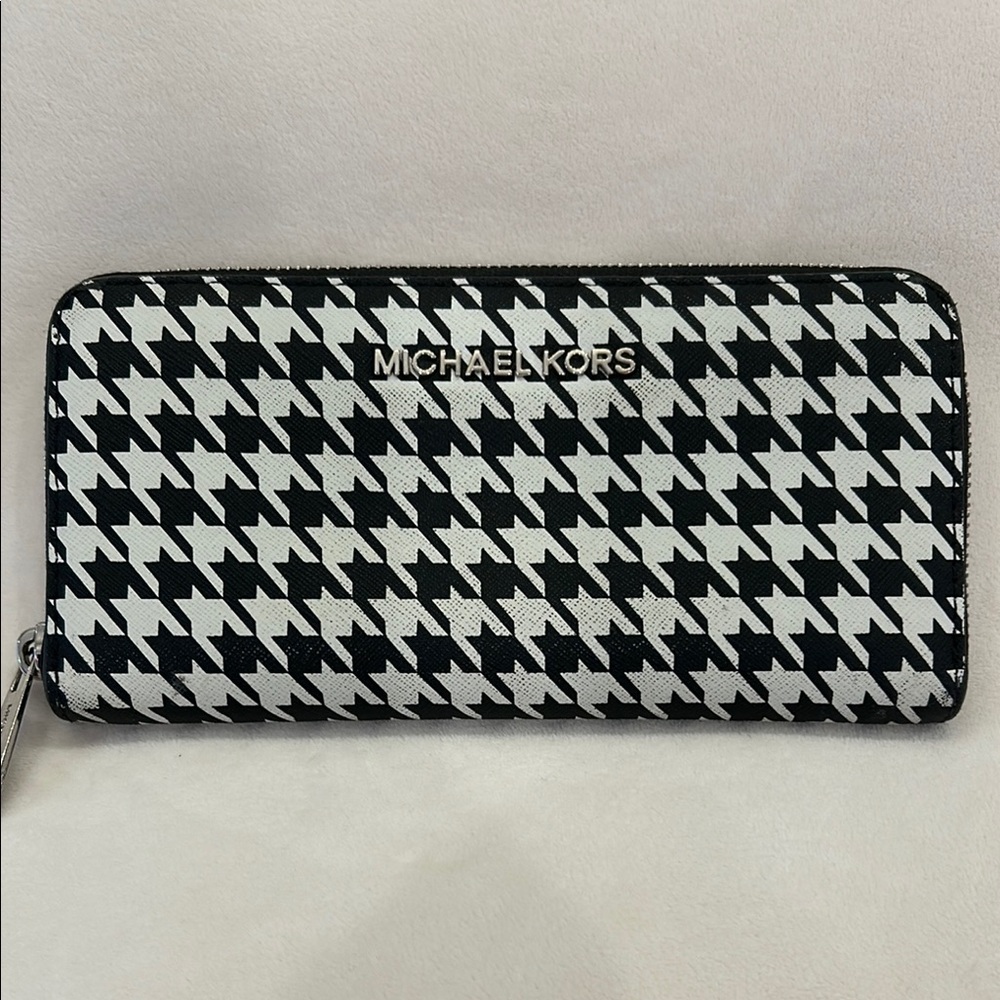 Michael Kors Houndstooth Zip Around Wallet